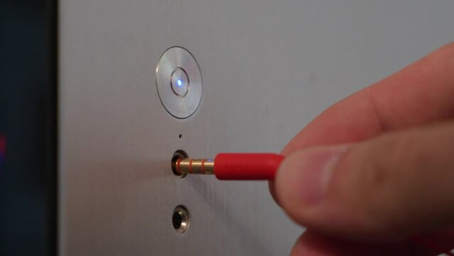 connecting headphone jack 3.5mm to computer 