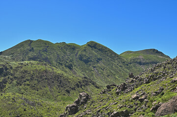 Naklejka premium 三俣山登山「登山道から望む中岳・天狗ヶ城と久住山」