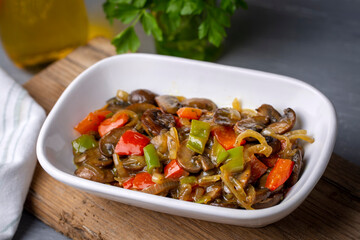 Sauteed mushrooms with onions and peppers. It is eaten as an appetizer with meals. (Turkish name; soslu mantar mezesi)