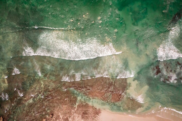 Playa vista desde arriba, texturas y colores. 