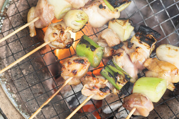しちりんで焼く、もも肉のねぎま　焼き鳥