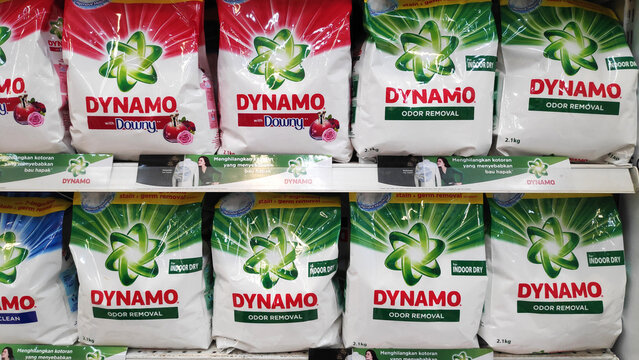  Dynamo Laundry Powder Detergent stacked on shelves