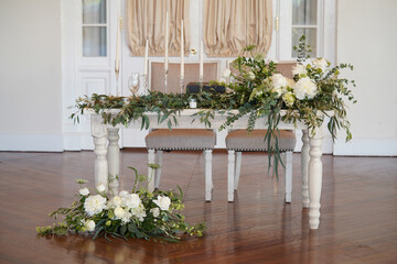 Fototapeta na wymiar Luxury Beautiful Stylish Romantic Greens and Whites Fresh Flower decorations of guest tables at the wedding venue dinner celebration set up