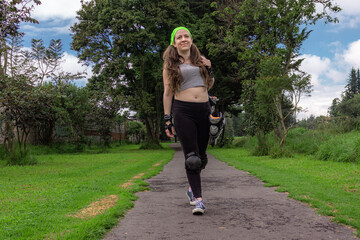 young sporty woman walking with line skates, ready to practice skating.