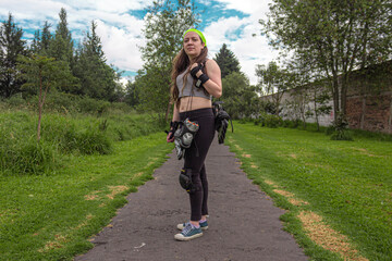 young sporty woman walking with line skates, ready to practice skating.