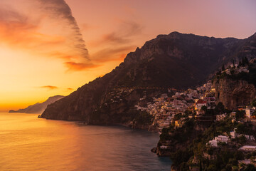 Włochy wybrzeże Amalfi o zachodzie słońca - obrazy, fototapety, plakaty