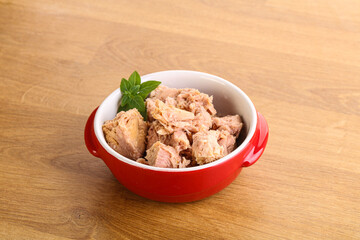 Canned tuna fish with oil