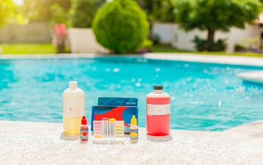 Oto and phenol Kit for pool, Water testing kit for swimming pools. Chlorine and ph analyzer kit for pools, Kit to test pool water, pH and chlorine tester for pool water