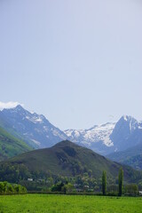 Paisaje de las montañas de Los Pirineos desde Francia