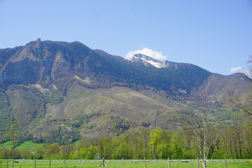 Paisaje de las monta&ntilde;as de Los Pirineos desde Francia