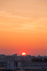 日の出　住宅地の朝　早朝　朝焼け　朝日　太陽