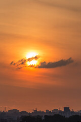 日の出　住宅地の朝　早朝　朝焼け　朝日　太陽