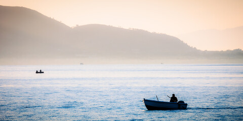 Fischer am Morgen auf Sizilien - obrazy, fototapety, plakaty