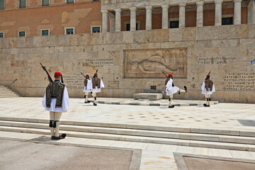 Piazza Syntagma ad Atene e cambio della Guardia