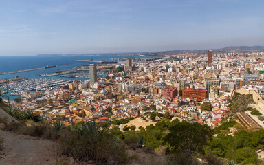 Fototapeta na wymiar Panoramic view of the city of Alicante from the climb to the castle, Spain 