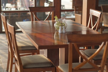 Fototapeta na wymiar table and chairs in a restaurant
