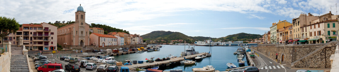 Fototapeta na wymiar Panoramique de la baie de Port-Vendres.