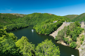 Urfttalsperre und Obersee vom Rursee im Nationalpark Eifel im Sommer