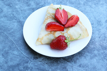 pancakes with strawberries