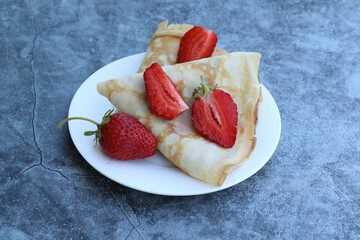 pancakes with strawberries