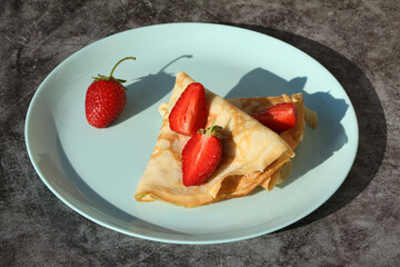 pancakes with strawberries
