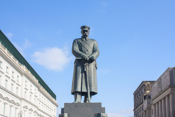 Monument to Józef Pilsudski in Warsaw - obrazy, fototapety, plakaty