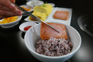 Serve grilled ham over rice.