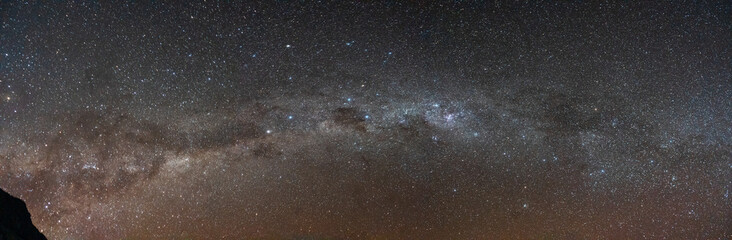 Fotografía de la Vía Láctea desde la montaña del Ausangate en Cusco, Perú.