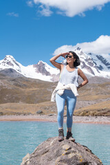 Turista latina en los andes del Perú, Ausangate Cusco Perú.