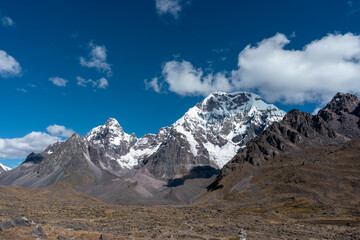 Fotografías de la montaña del Ausangate en la ciudad del Cusco, Perú, By Yuri Ugarte Cespedes.