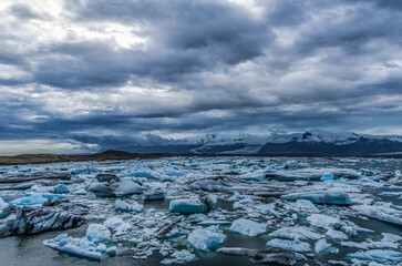 Island - Eislagune mit Eisschollen  Jökulsarlon-Gletscher