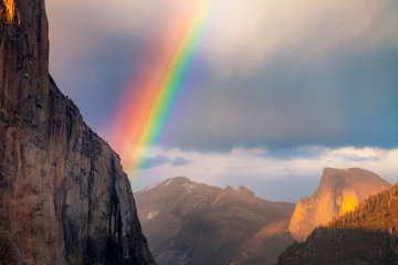 Acrylglas douchewanden met foto Half Dome Rainbow over Yosemite seen from the Tunnel Overlook in Yosemite National Park.  Seen are El Capitan and Half Dome.
