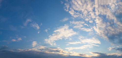 Fototapeta na wymiar Perfect blue sky and clouds