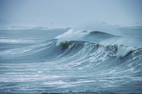 Vagues &agrave; Argel&egrave;s-sur-Mer en M&eacute;diterran&eacute;e.