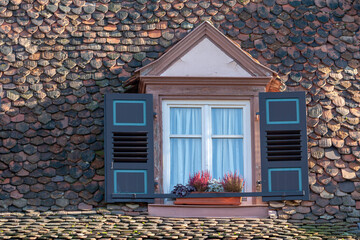 Historisches Dach, Biberschwanzdeckung, Fenstergaube
