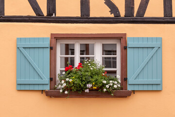 Fachwerkhaus, Fenster, Blumenschmuck