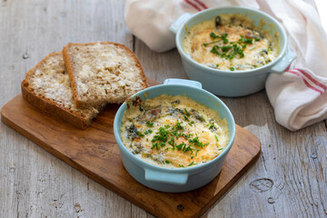 Egg baked in spinach and bechamel sauce