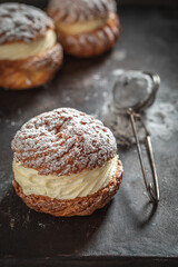 Delicious cream puffs made of vanilla cream and sugar.