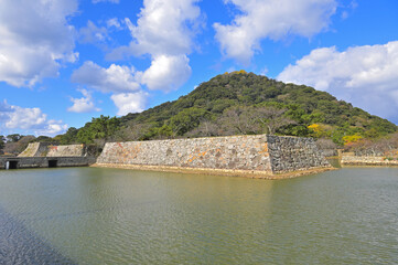 萩城跡「内堀と石垣」