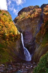 落差日本一　秋・紅葉の称名滝