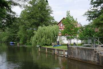 Fototapeta na wymiar Flusslandschaft im Spreewald