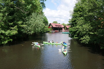 Obraz premium Kanus auf dem Fluss im Spreewald