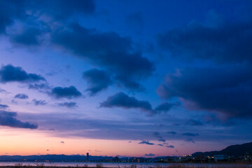 琵琶湖畔の夜明け