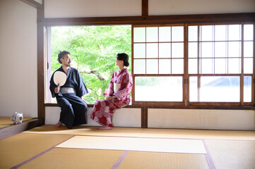 Summer images of couples and couples traveling together