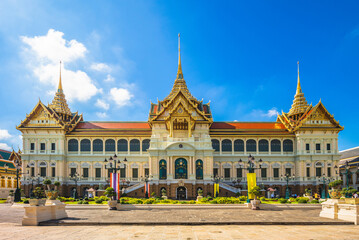 Fototapeta premium Chakri Maha Prasat, Grand Palace, bangkok thailand