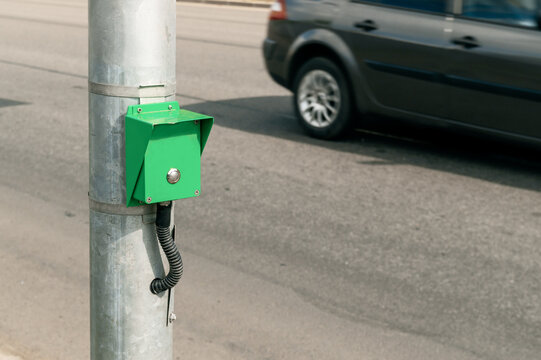 the button on the traffic light