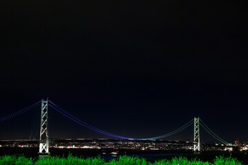 Fototapeta premium 淡路サービスエリアから見た夜の明石海峡大橋