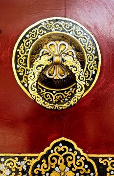  The door handle of the gate door in a Tibetan Buddhist monastery. 