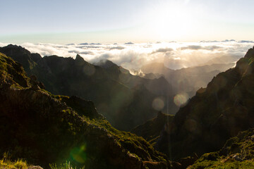 Malerischer Sonnenaufgang auf dem Pico do Areeiro Madeira