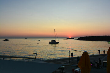 tramonto sulle coste dell'istria in croazia